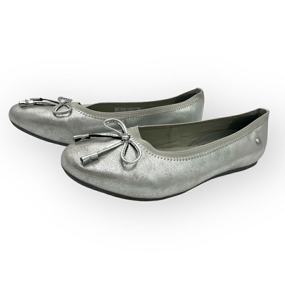 NWOT Hush Puppies Kids Josie Metallic Bow PU Ballet Flats Silver Size 2W